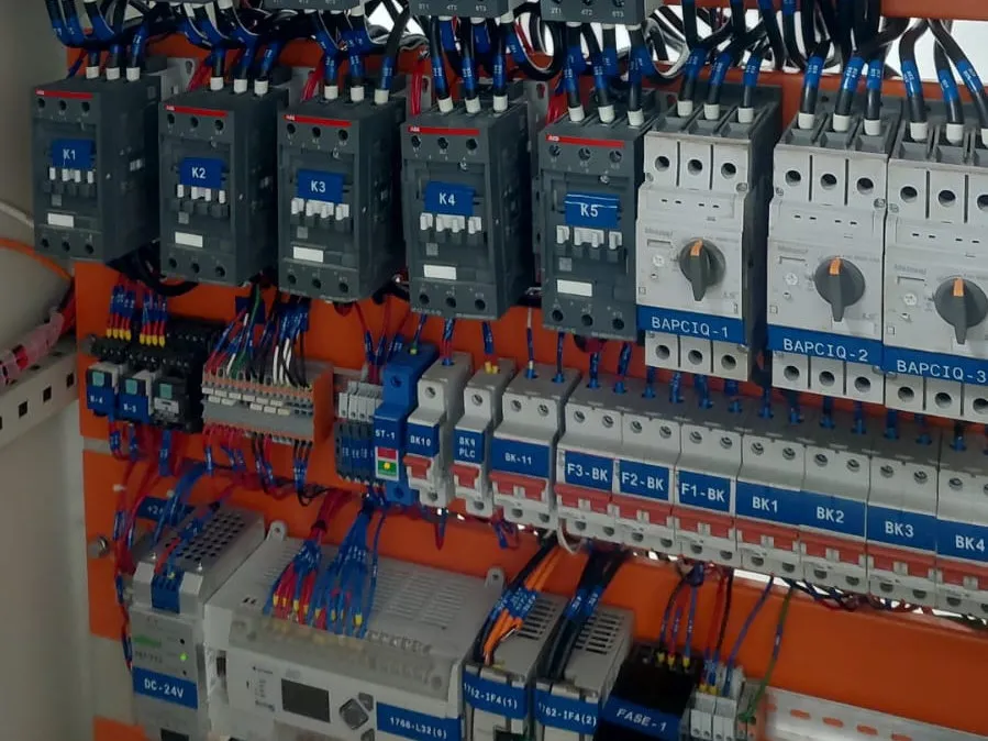 Control y automatización — Máquinas J&R